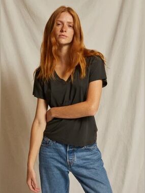 🆕🖤perfectwhitetee🖤Hendrix Cotton Boxy V Neck Tee in Vintage Black Size Large